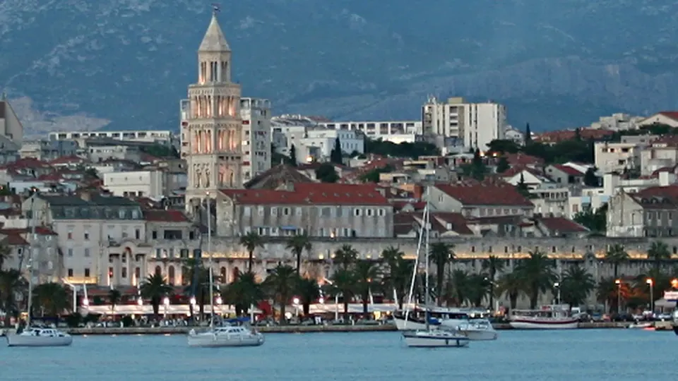 Split travel guide